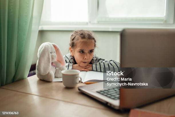 온라인 수업이 영유아 언어 발달에 미치는 부정적 영향