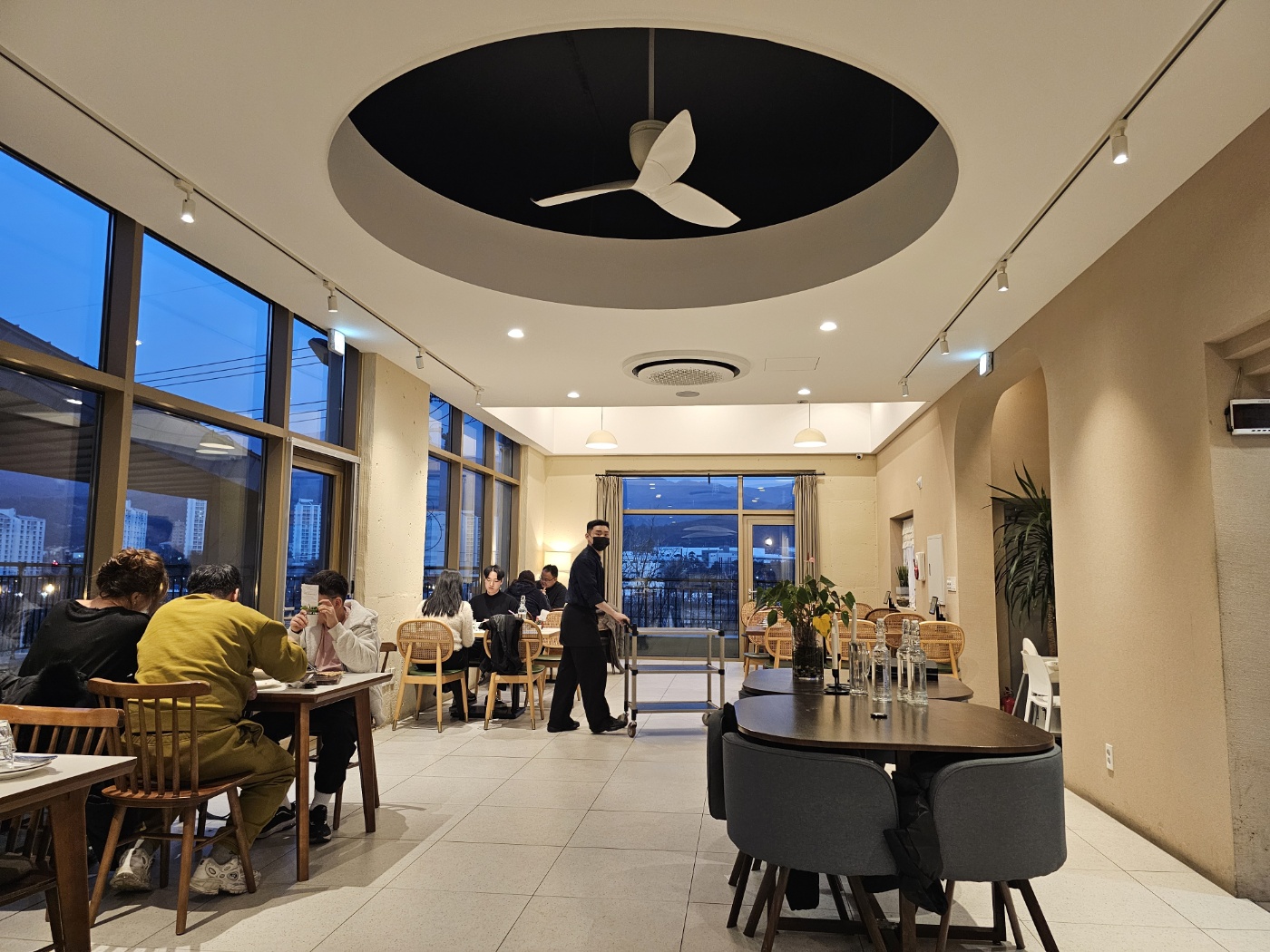 다이닝숲 내부2