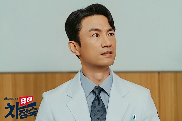 김병철-앉아있는-모습