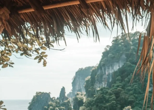 푸켓에서 놓치면 후회할 문화 체험 7가지 – 사원, 예술, 기념품까지