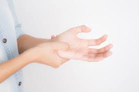 손가락 끝이 저린 이유