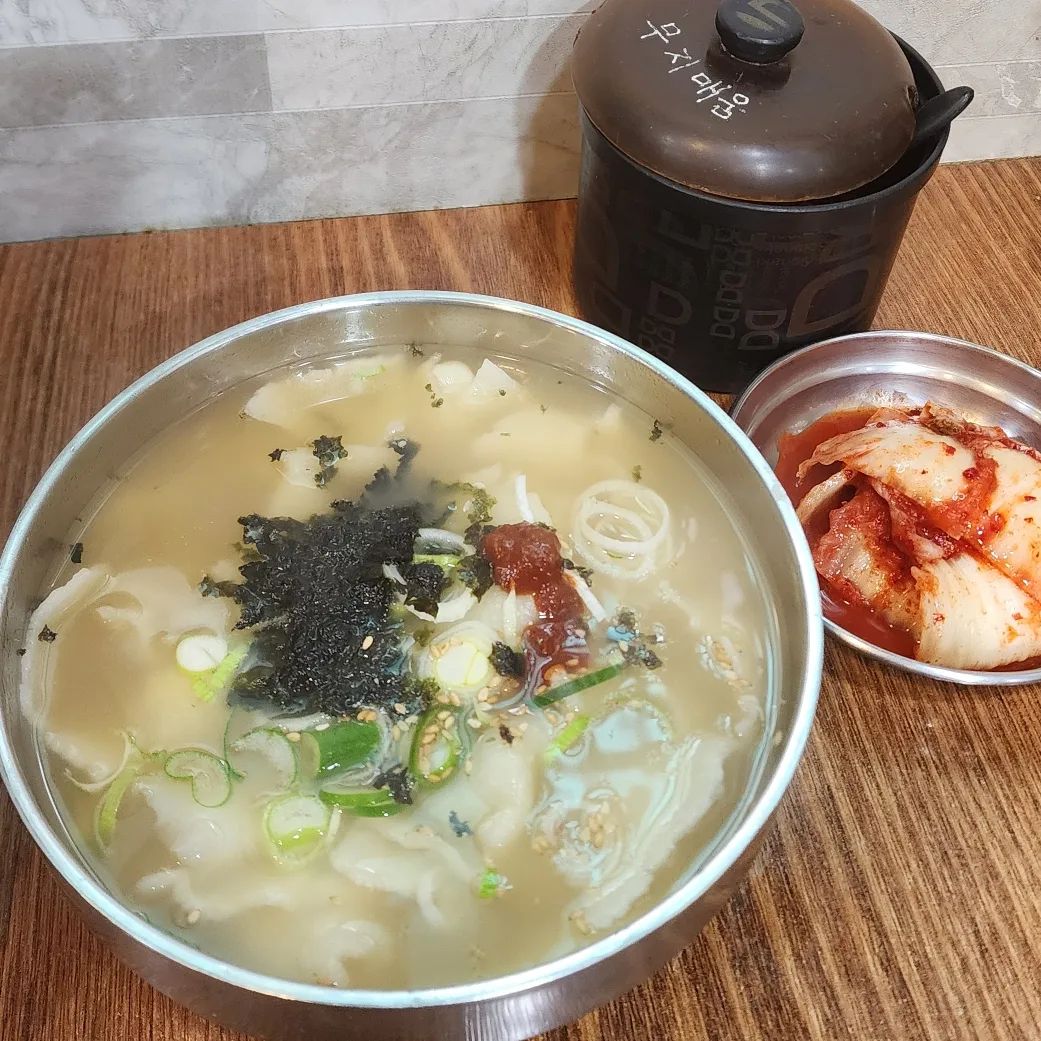향수를 오롯이 담아낸 잔치 국수 손칼국수 광명 시장 맛집 추천 생방송투데이 인생분식