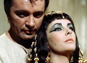 클레오파트라 역할을 맡은 배우