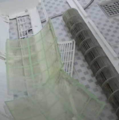 벽걸이 에어컨 분해 부품 청소 사진