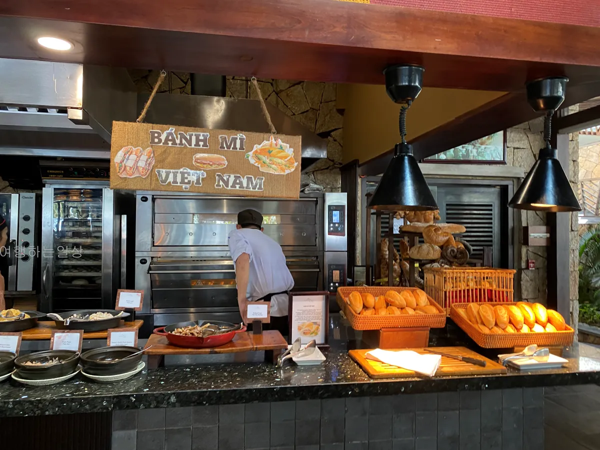 베트남-나트랑-아미아나리조트-조식-후기-꼭-먹어봐야하는-음식-추천(반세오,쌀국수,과일-등)