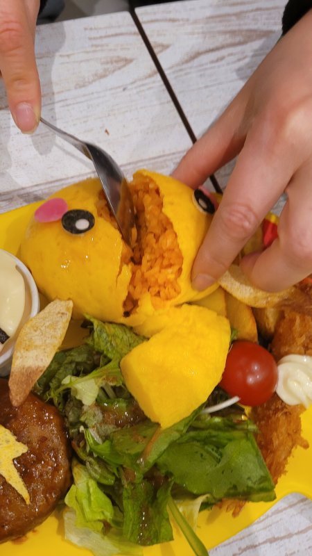 피카츄플레이트-실제사진