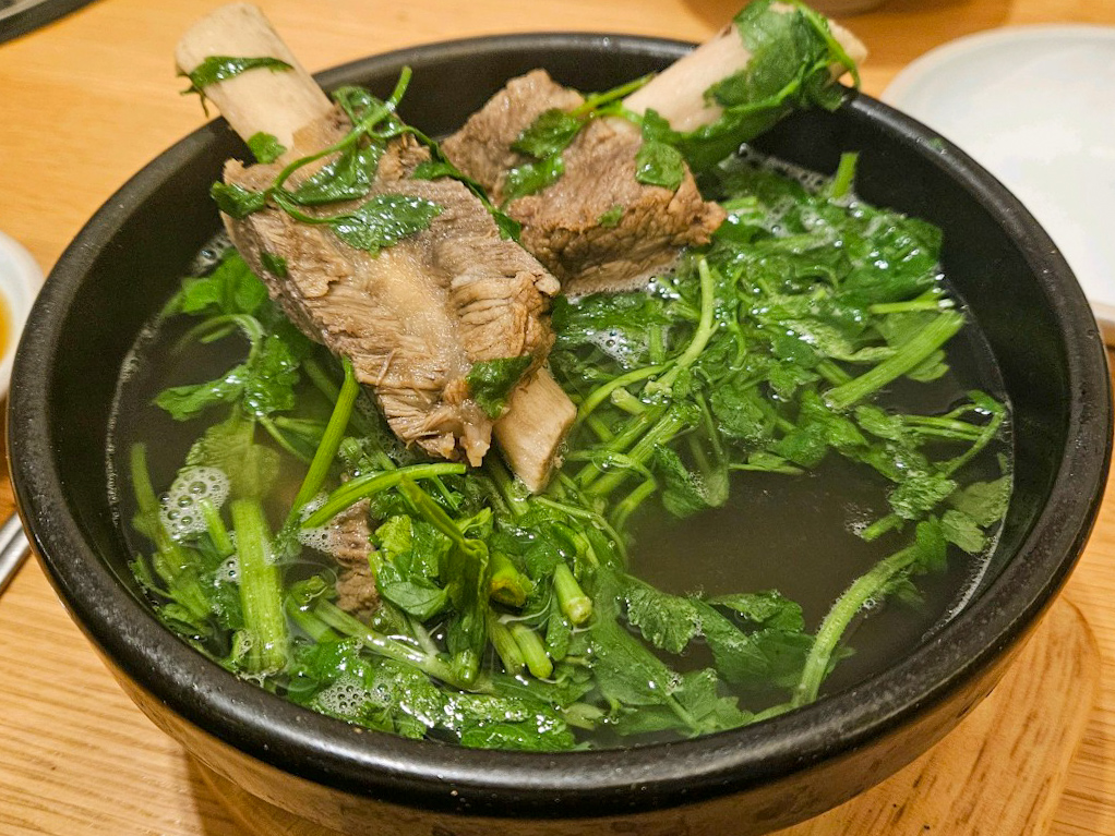 온삼옥 갈비탕을 주문한 사진
