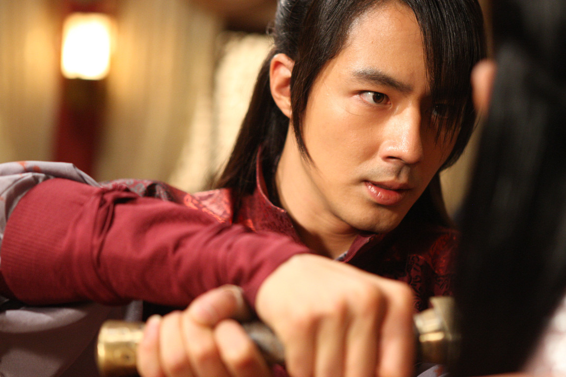 금기의 사랑, 권력의 위선, 그리고 가려진 욕망의 세계 — ‘쌍화점’ 속 삼각관계, 역사 왜곡, 인간 본성