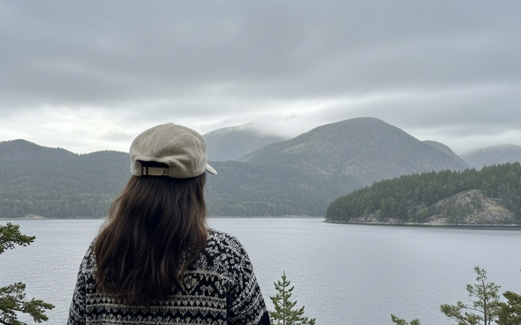 건강한 사람이 글루텐 프리 식단을 따를 때 발생할 수 있는 부정적인 영양적 결과를 시각적으로 보여주는 이미지