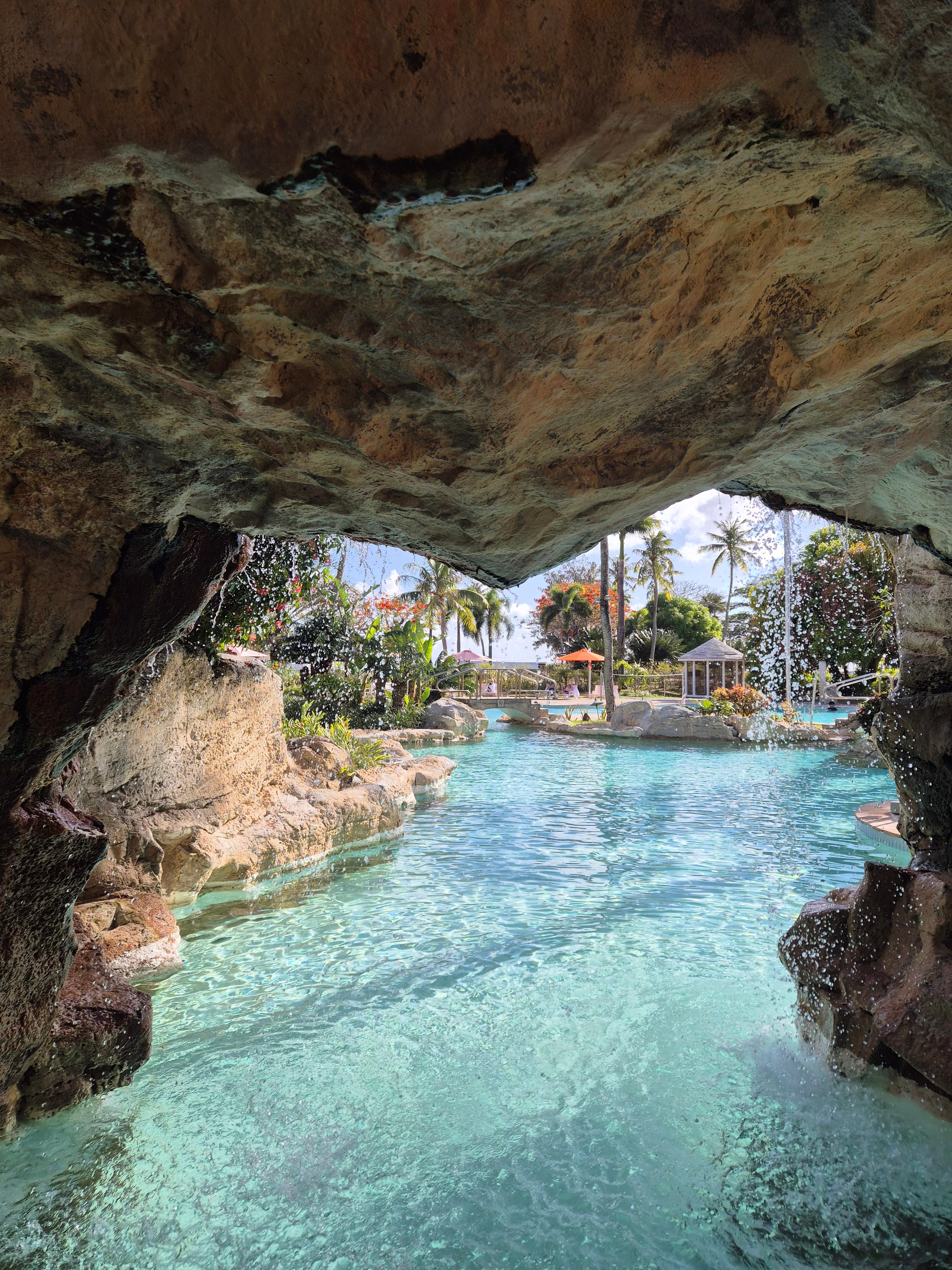 마리아나비치리조트 수영장1