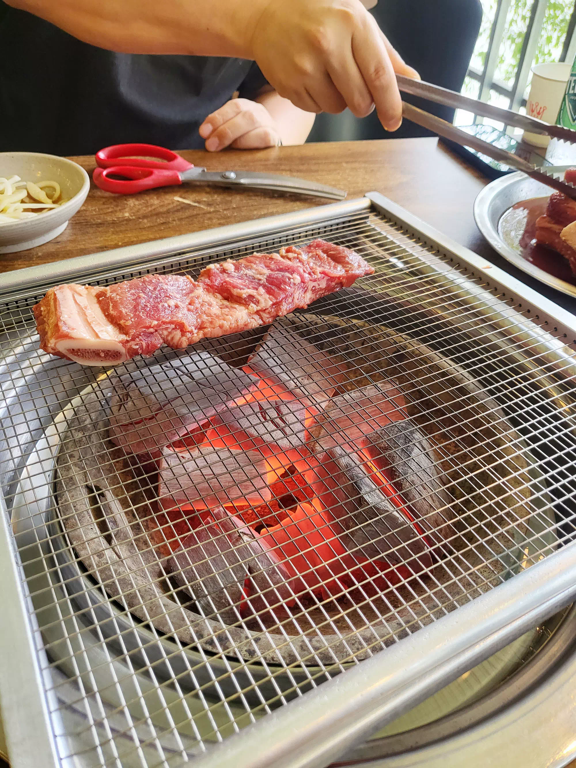 달구어진 불판