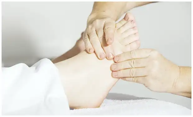족저 근막염 치료법 (주사, 약, 걷기 중단 방법 등)