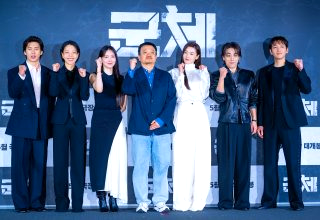 군체 영화 개봉일 줄거리 연상호 감독 출연진 전지현 구교환