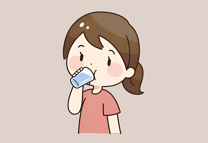 수분을-섭취하는-여성