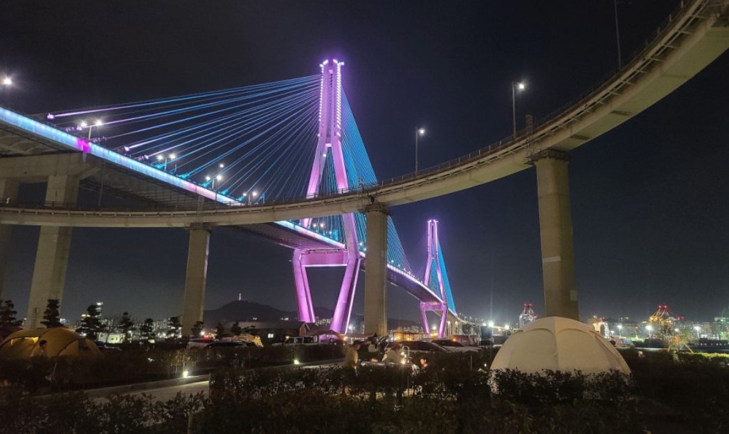 부산항대교 밑 캠핑장