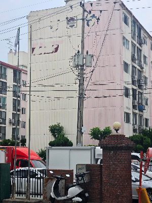 길거리 전봇대가 수행하는 3가지 핵심 역할