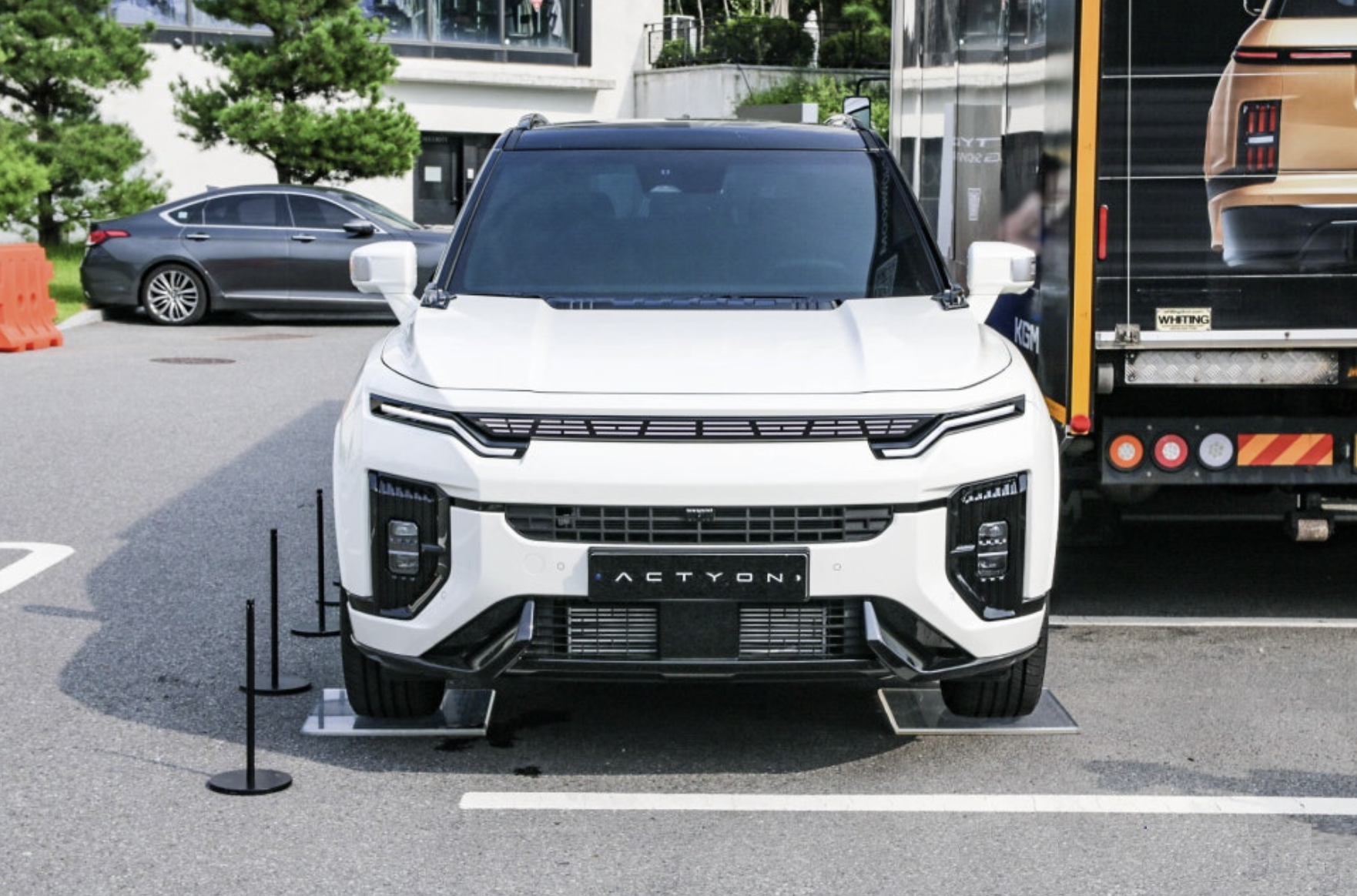 KG모빌리티(KGM)가 쿠페 스타일 SUV '액티언(ACTYON)'의 가격 공개와 함께 판매에 돌입했다.