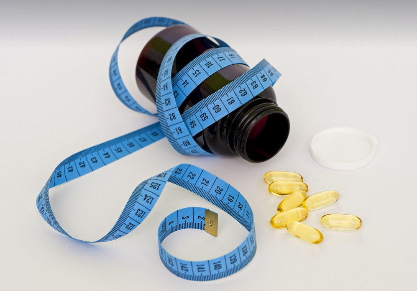 줄자와 알약의 모습