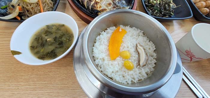 돌솥밥과 된장국