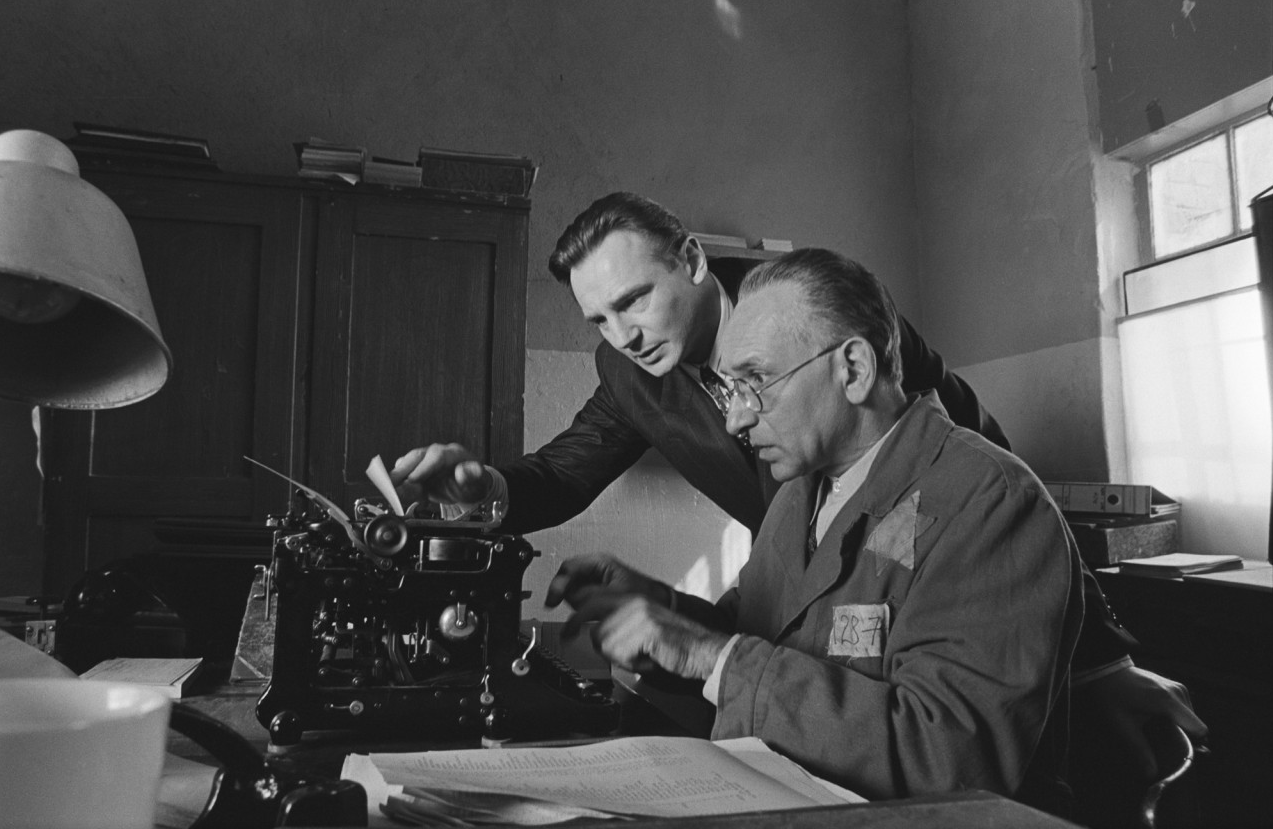 쉰들러리스트 홀로코스트 스티븐스필버그 리암니슨 흑백영화 플라조프 강제수용소 실화영화