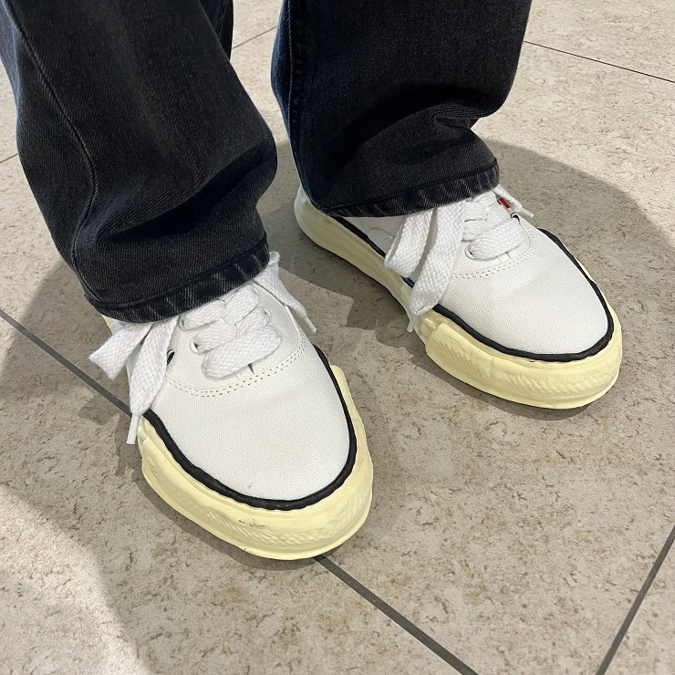 군더더기 없는 디자인의 베이커