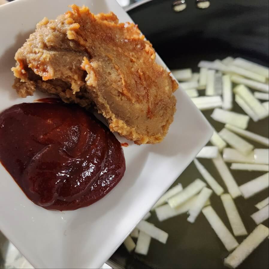 멸치육수 활용 냉이 된장국 끓이는 법