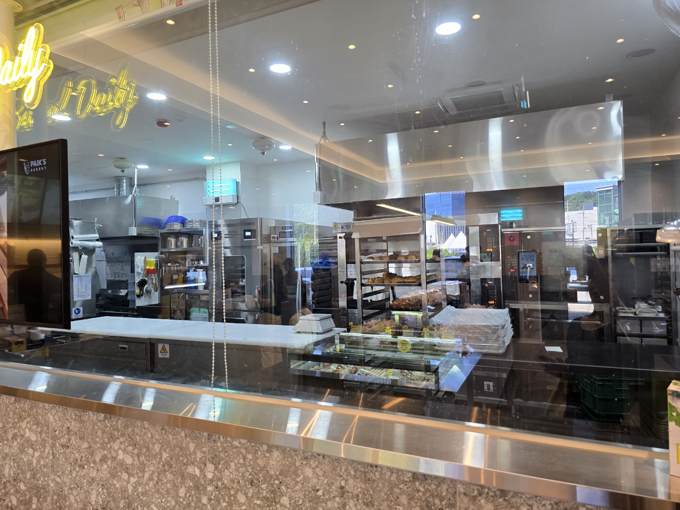 빵연구소의 빵이 만들어지는 곳이 오픈되어 잘 볼 수 있어요