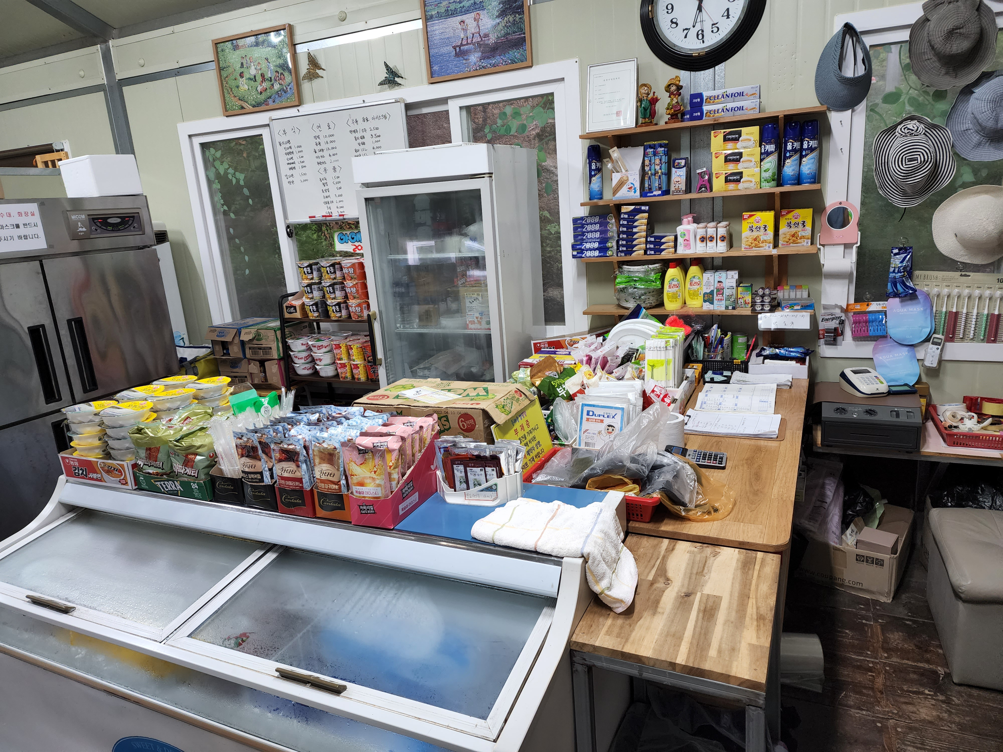 22년 8월 산청 든해솔 계곡 캠핑장 매점 사진 1