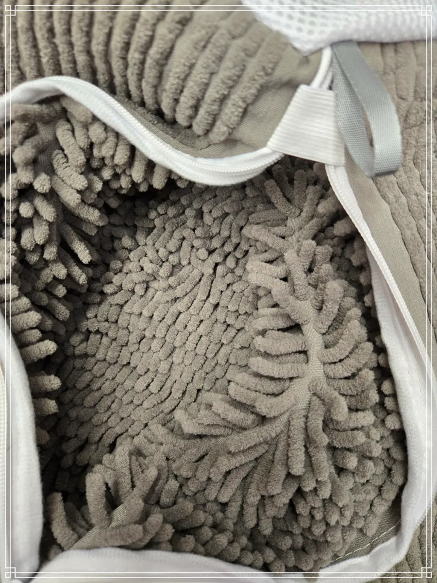 국민필터-운동화-세탁망-지퍼가-열린-내부구조-회색-근접촬영