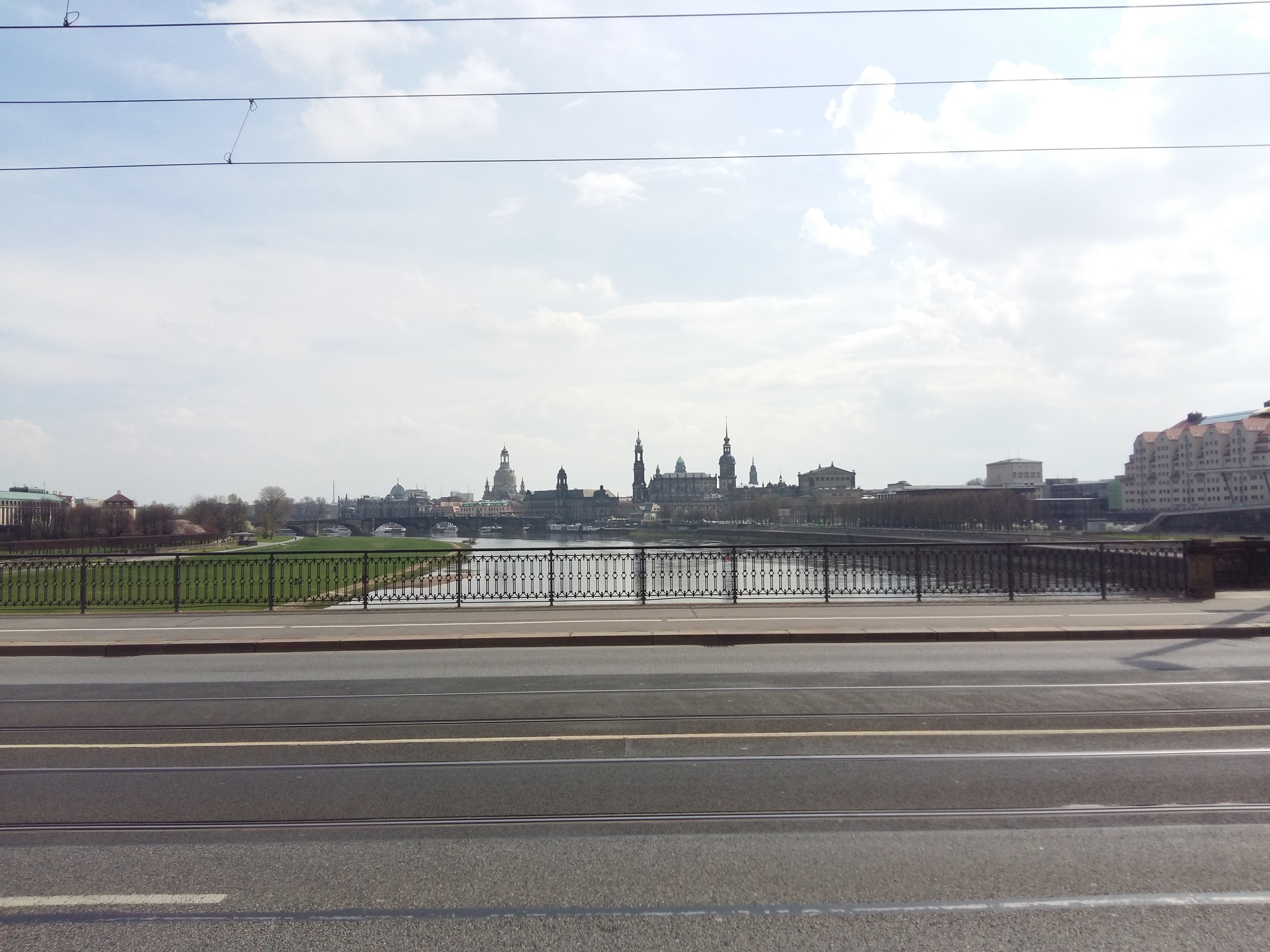 독일 드레스덴 엘베 강을 건너며 보는 츠빙거 궁전, 프라우엔 교회, 젬퍼 오페라 하우스