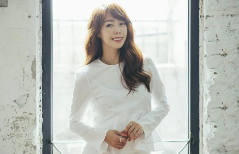 애즈원 이민 프로필 사진 [사진=브랜뉴뮤직]