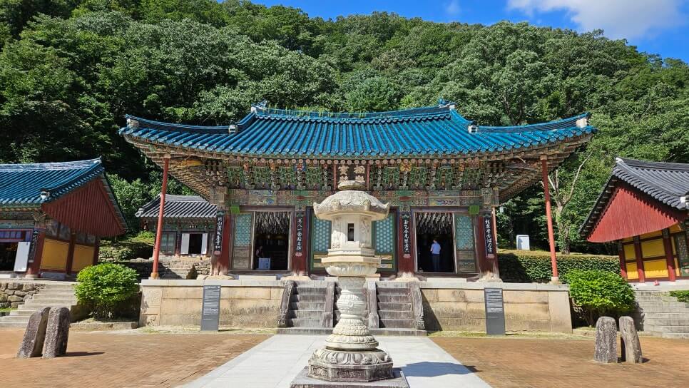 속초 신흥사 : 설악산의 숨결과 통일의 염원이 머무는 곳 설악산의 깊은 산문을 지키는 천년 고찰