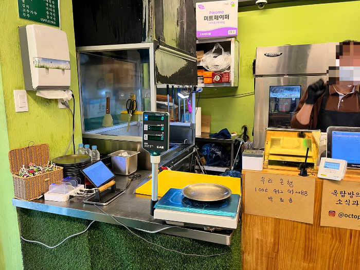 카운터 겸 초벌작업장