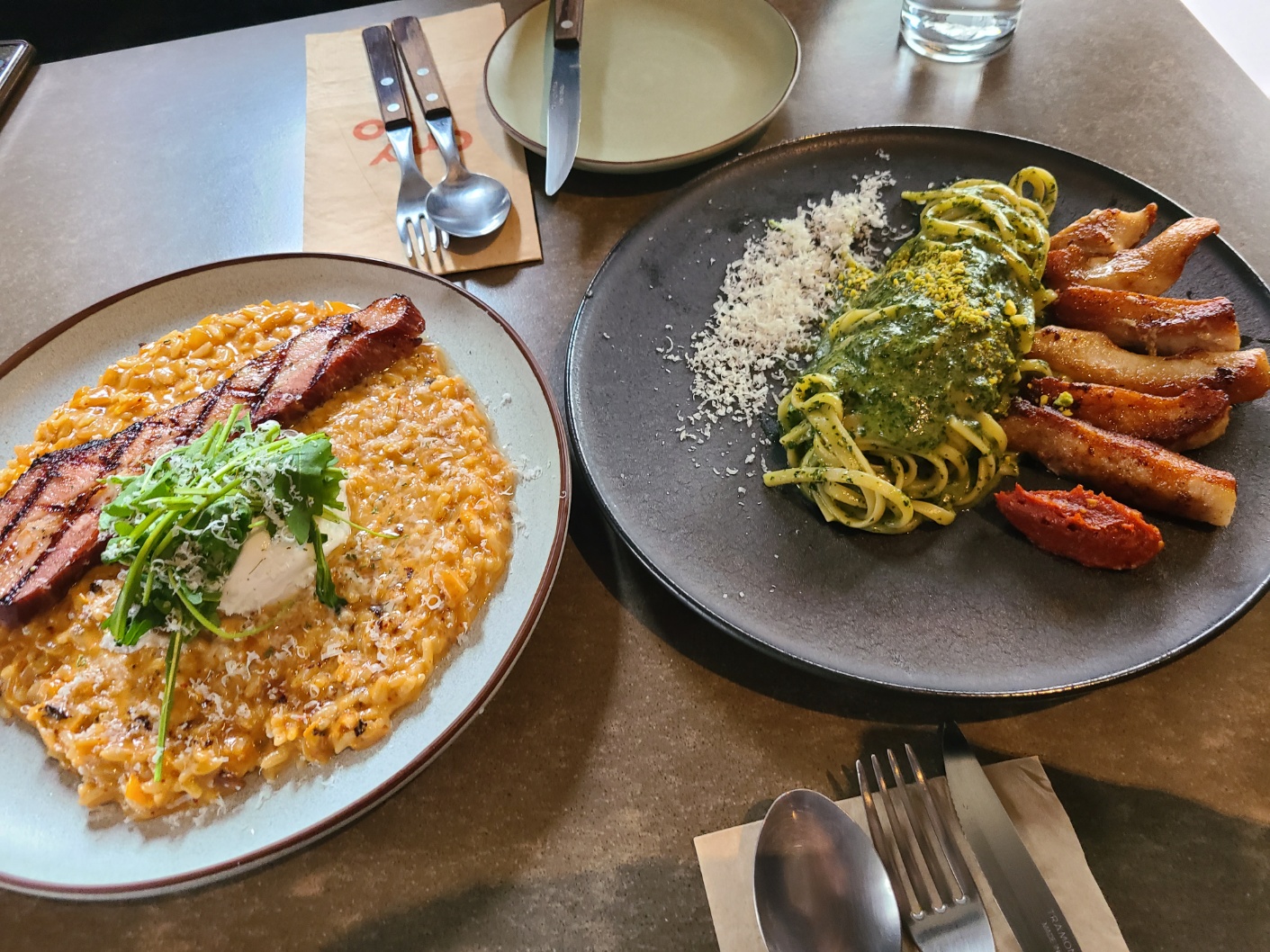 온리고 항정살 깻잎 파스타와 전라도 묵은지 리조또