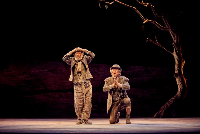 고도를 기다리며를 기다리며