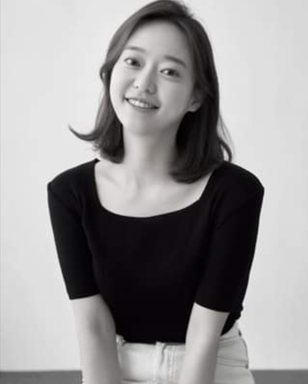 강연정 흑백 프로필