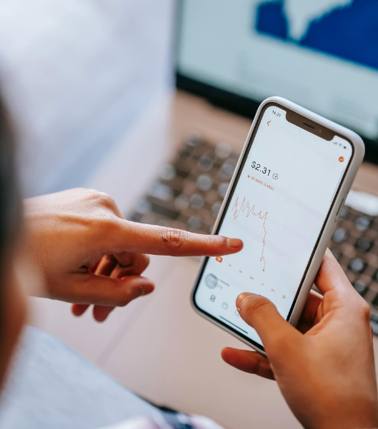 주식 창을 보는 모니터