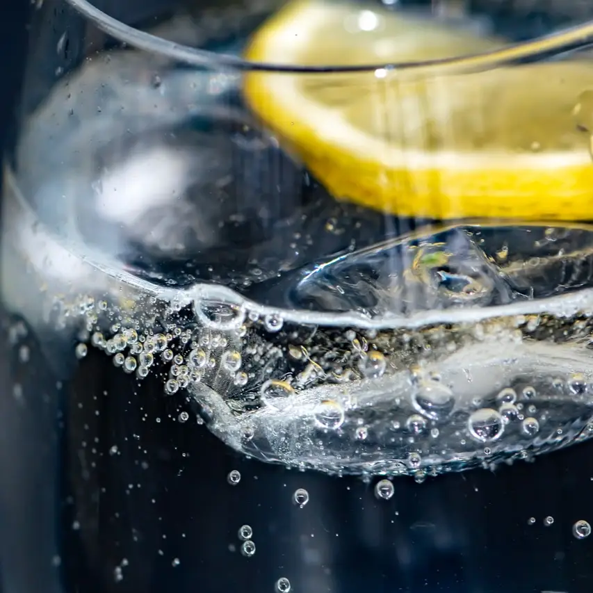 레몬과 물 재료 준비 장면