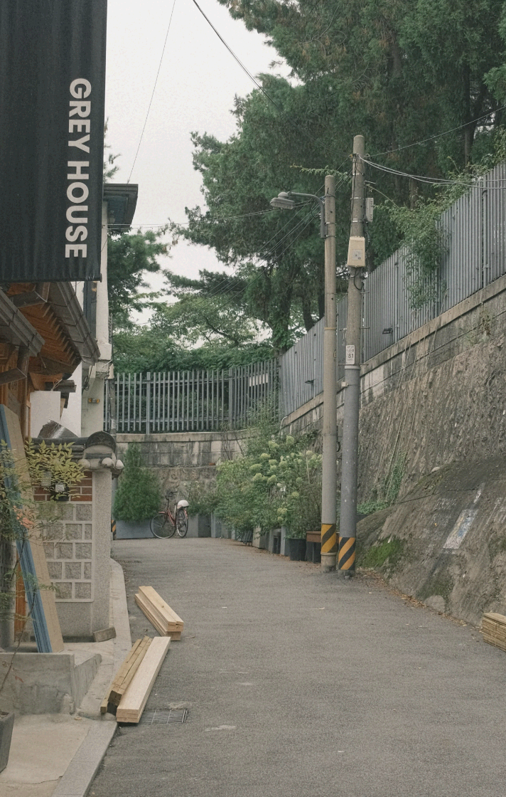 현대 카페와 숙소로 재탄생한 한옥의 사례: 전통과 현대의 조화