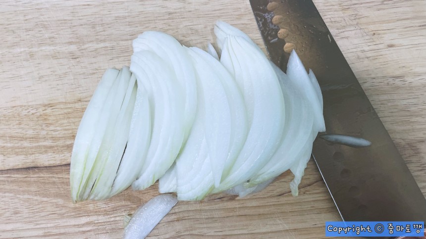두껍게-썰어진-양파
