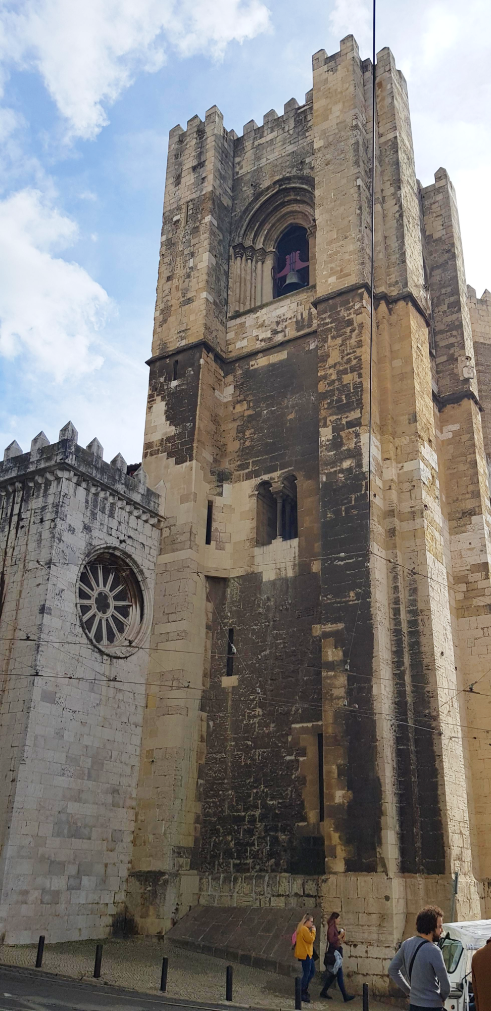 포르투갈 리스본 대성당 외벽 정면