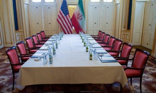 트럼프, 이란 협상단 파견 전격 취소! "18시간 비행 낭비" 발언의 속내와 중동 정세 급변