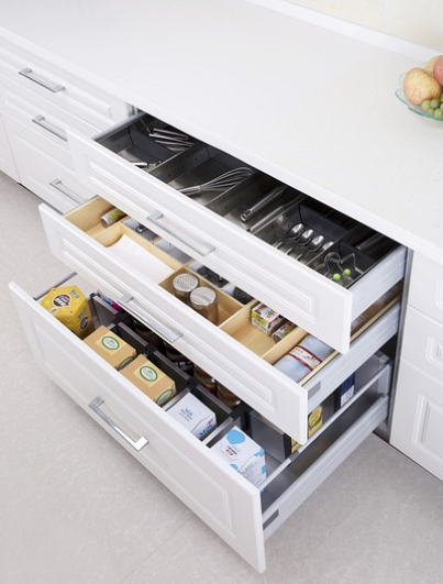 재사용 가능한 주방 필수품: 랩 대신 천랩, 빨대 대안 찾기