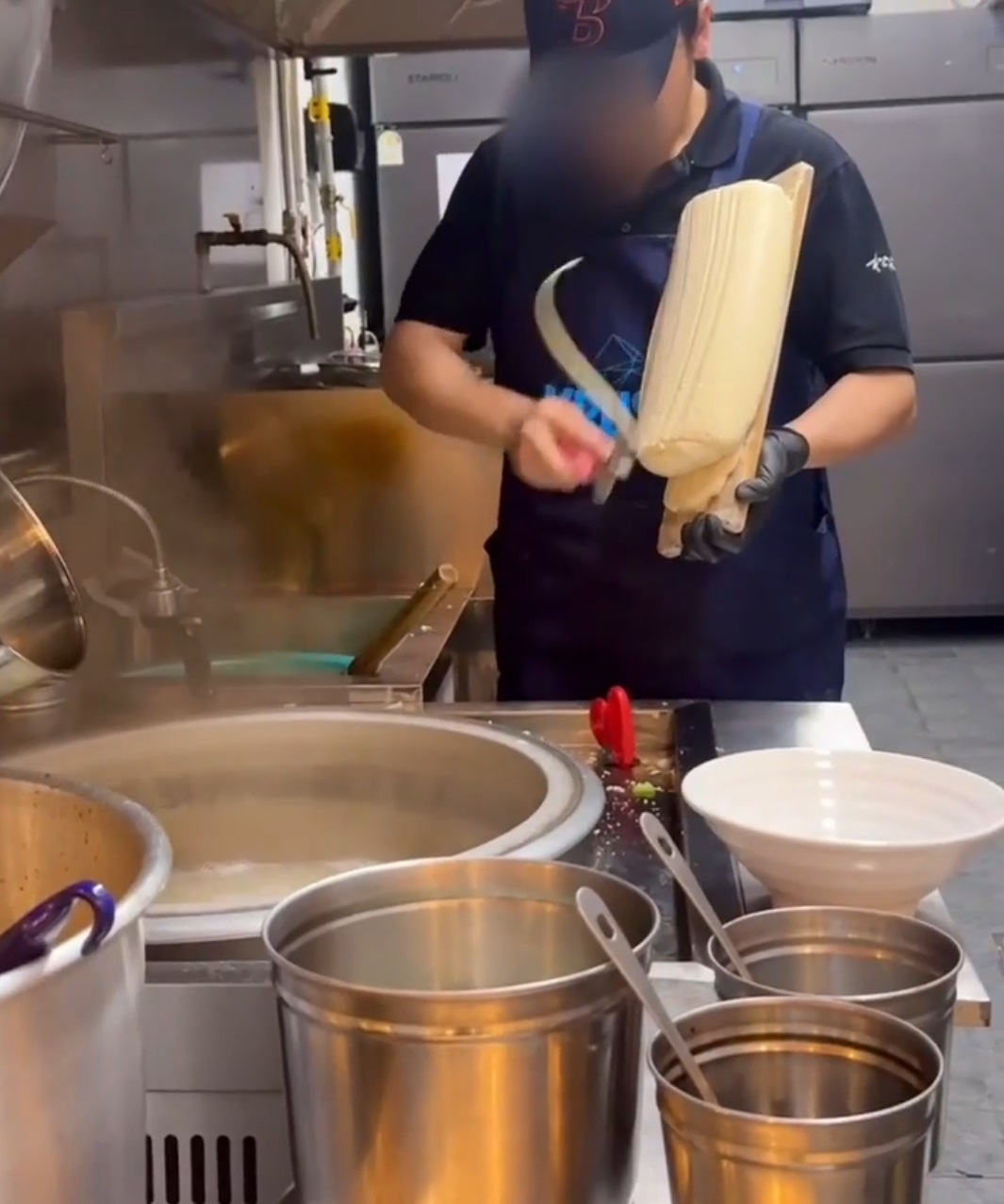 중국에서-온-도삭면-달인-김권일-인천-권일산시도삭면