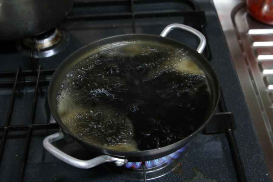 절임간장 끓는 모습