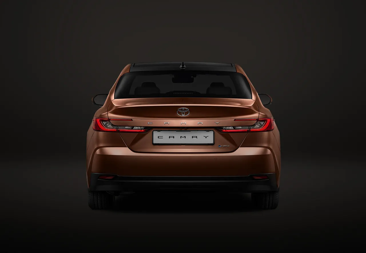 2025 토요타 캠리 하이브리드 차량 및 정보 이미지