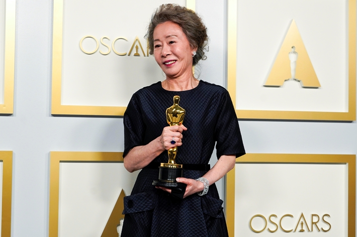 2021년 윤여정 &lsquo;미나리&rsquo;로 여우조연상 수상(한국인 최초)