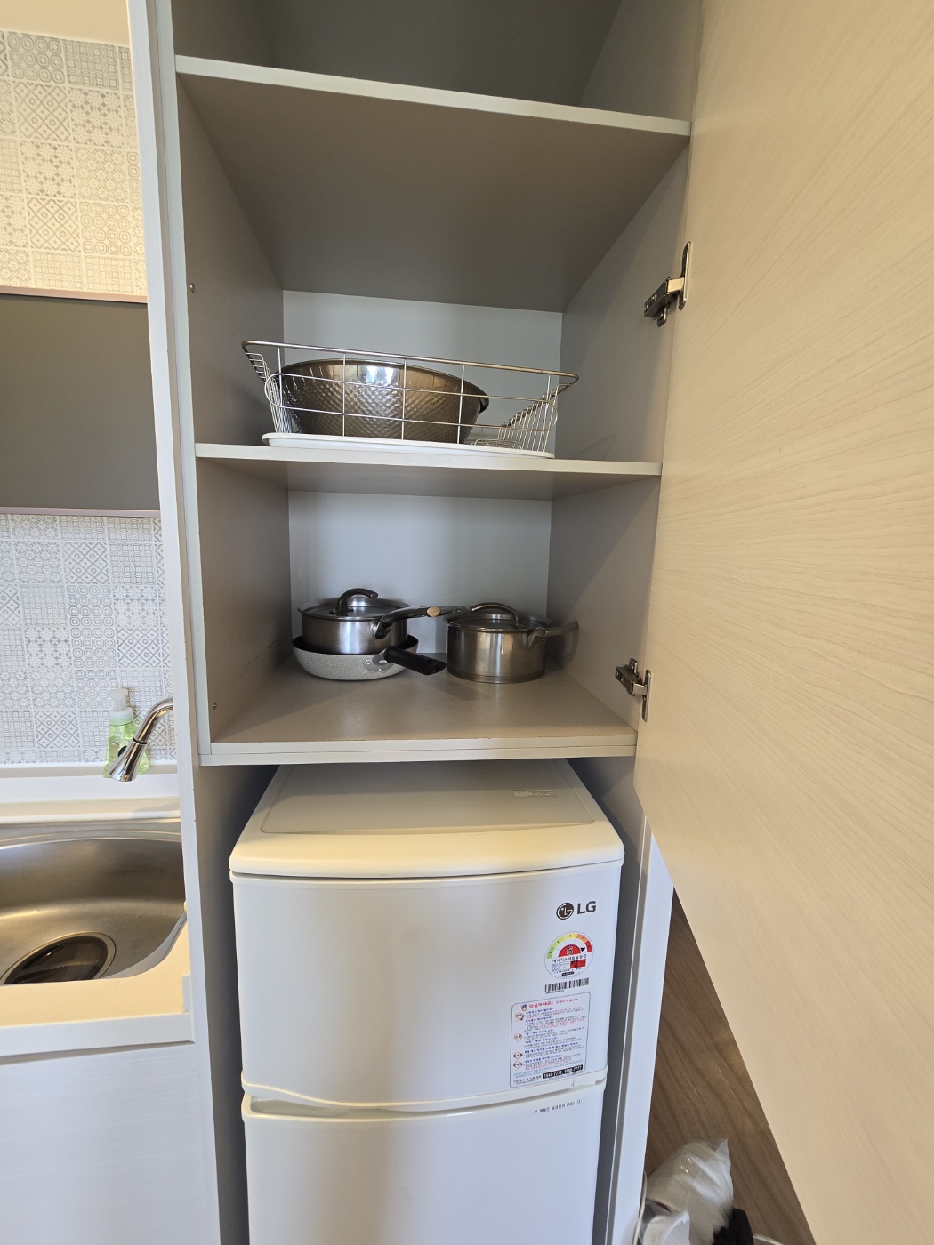 각종냄비와 냉장고