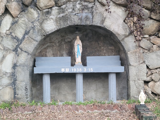 진주 장재동본당 성모동산