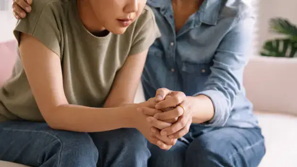 우황청심환 효능과 부작용! 임산부는 섭취 가능할까? 안녕하세요! 오늘은 우리가 궁금해할 수 있는 우황청심환에 대해 이야기해 볼까요? 우황청심환은 한의학에서 사용되는 특별한 한약이랍니다. 이 약은 여러 가지 약재들이 어우러져 만들어져요. 그중에서도 '우황'이라는 성분이 중요한 역할을 하는데, 어떤 성분과 효능들이 있는지 확인해 보시지요!